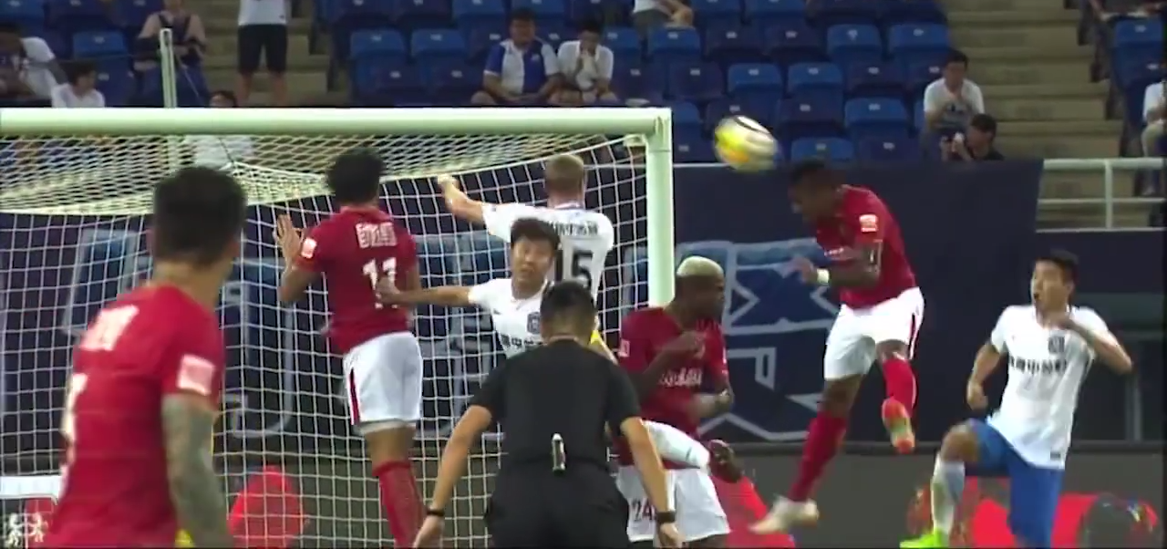  德比大战火花四溅，红黄牌频现火药味