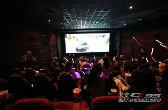  电竞周边产品热销彰显粉丝经济  