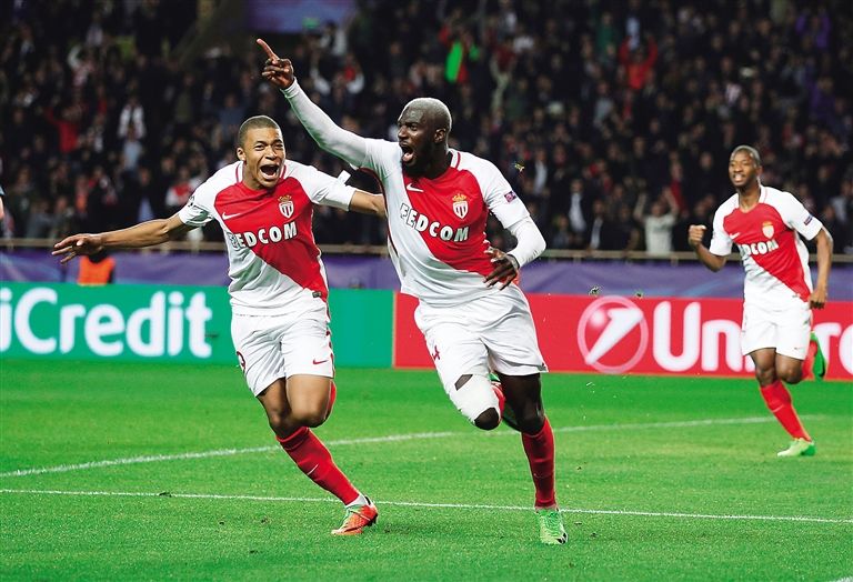  法甲巴黎独占鳌头，摩纳哥紧追不舍