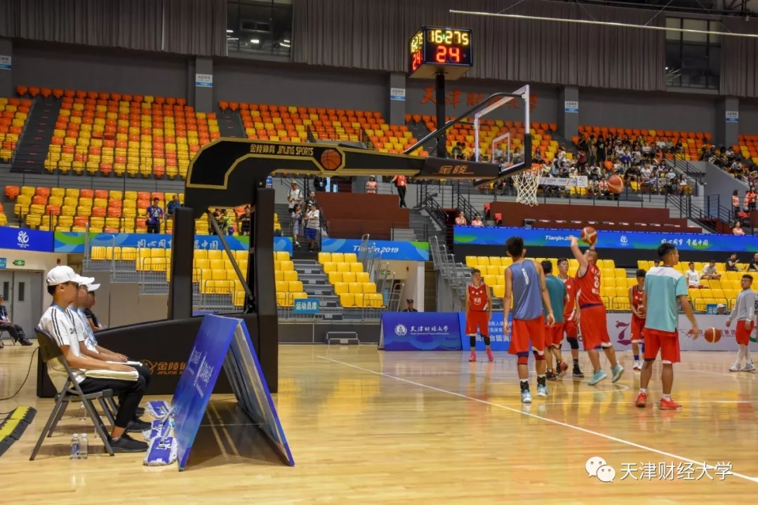  篮坛新星闪耀赛场展非凡实力